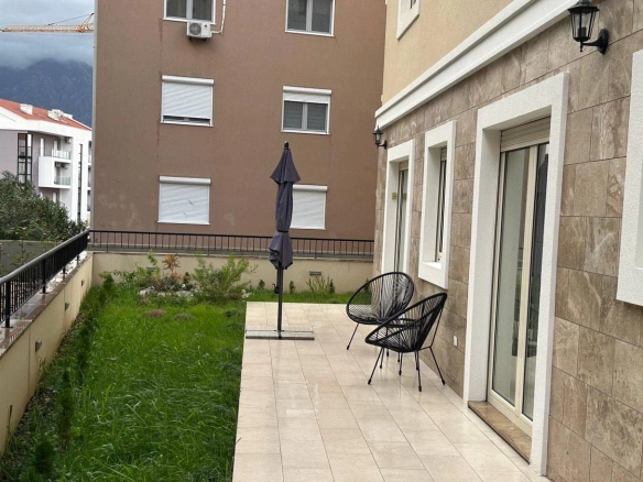Trosoban stan 110 m² – Tivat — fotografija 2