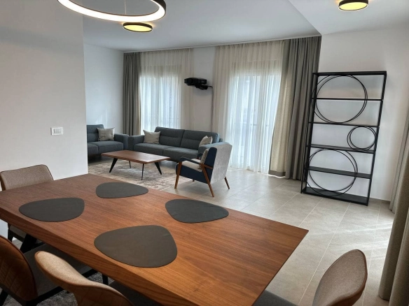 Trosoban stan 110 m² – Tivat — fotografija 9