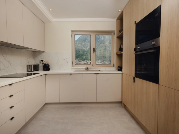 Kuća 400 m² – Stoliv, Kotor — fotografija 16