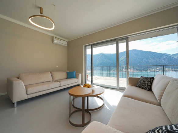 Trosoban stan 158 m² – Dobrota, Kotor — fotografija 3