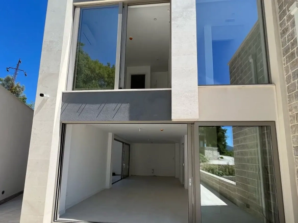 Dvosoban stan 246 m² – Tivat — fotografija 4