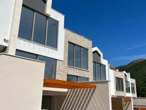Dvosoban stan 246 m² – Tivat — fotografija 6
