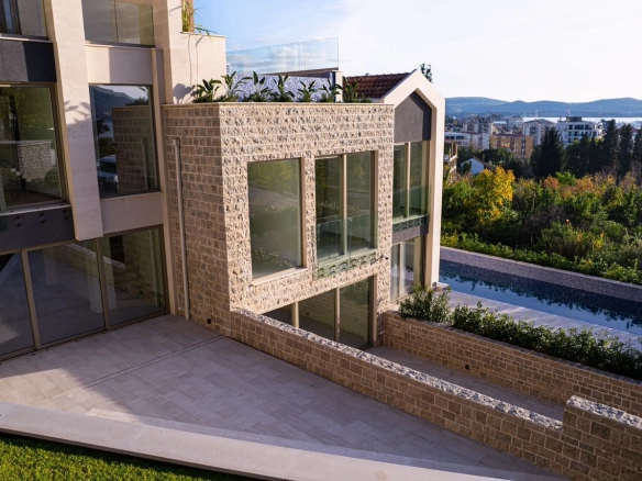 Dvosoban stan 246 m² – Tivat — fotografija 8