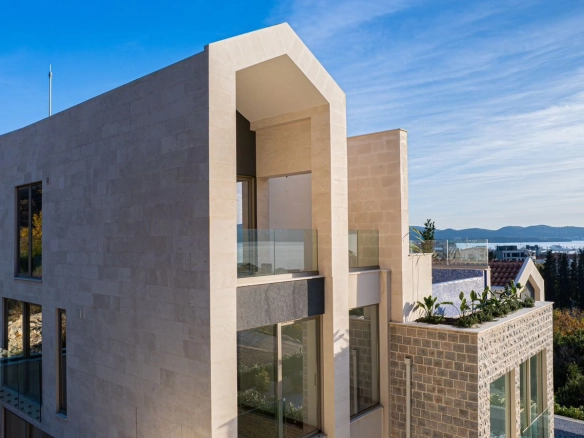 Dvosoban stan 246 m² – Tivat — fotografija 9