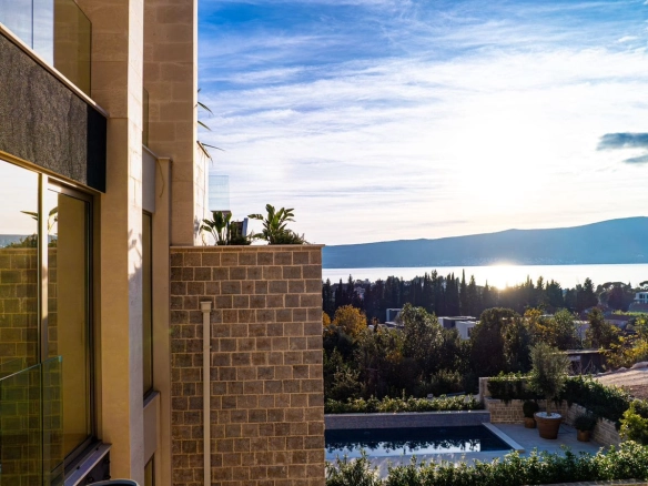 Dvosoban stan 246 m² – Tivat — fotografija 10