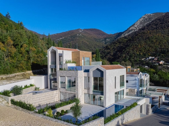 Dvosoban stan 246 m² – Tivat — fotografija 12
