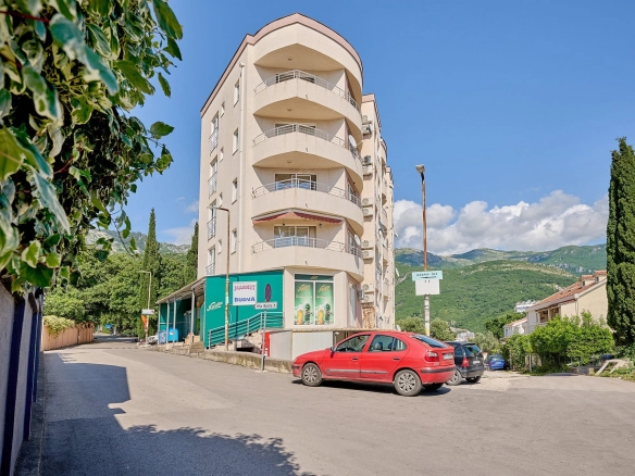 Trosoban stan 113 m² – Bečići, Budva — fotografija 2
