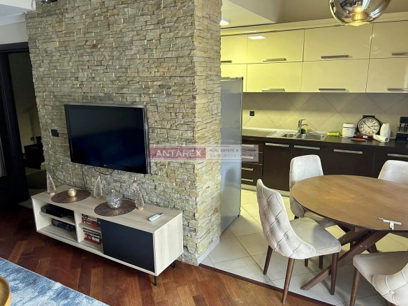 Četvorosoban stan 105 m² – Dobrota, Kotor — fotografija 3