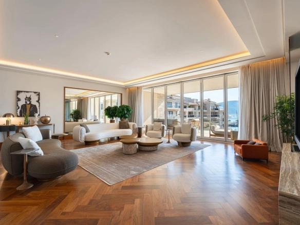 Četvorosoban stan 350 m² – Tivat — fotografija 2