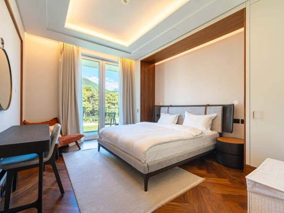 Četvorosoban stan 350 m² – Tivat — fotografija 7