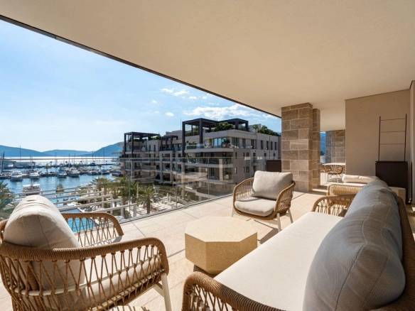 Četvorosoban stan 350 m² – Tivat — fotografija 15