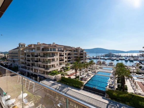 Četvorosoban stan 350 m² – Tivat — fotografija 18