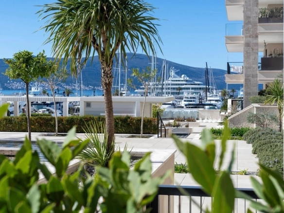 Trosoban stan 193 m² – Tivat — fotografija 3