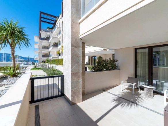 Trosoban stan 193 m² – Tivat — fotografija 17