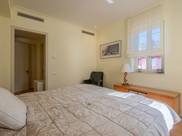 Dvosoban stan 121 m² – Tivat — fotografija 9