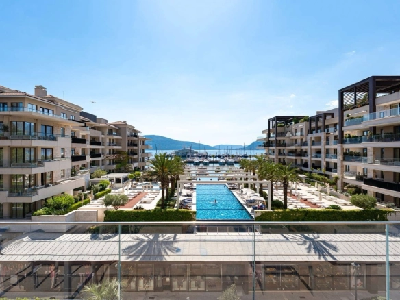 Dvosoban stan 175 m² – Tivat — fotografija 3