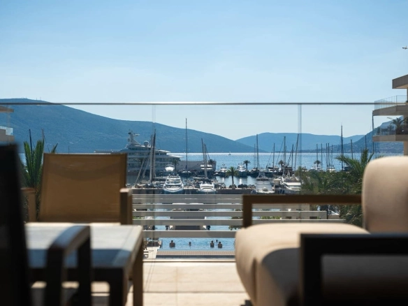 Dvosoban stan 175 m² – Tivat — fotografija 13