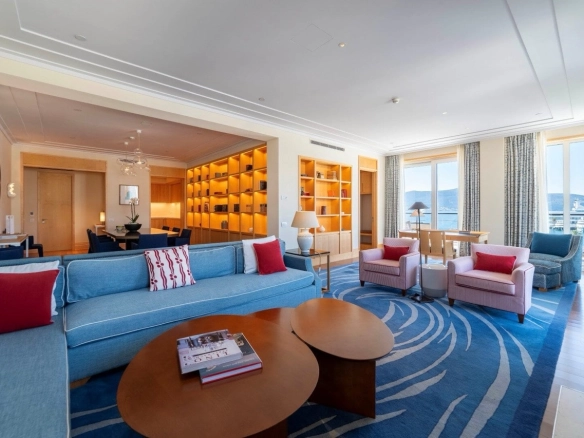 Trosoban stan 236 m² – Tivat — fotografija 3