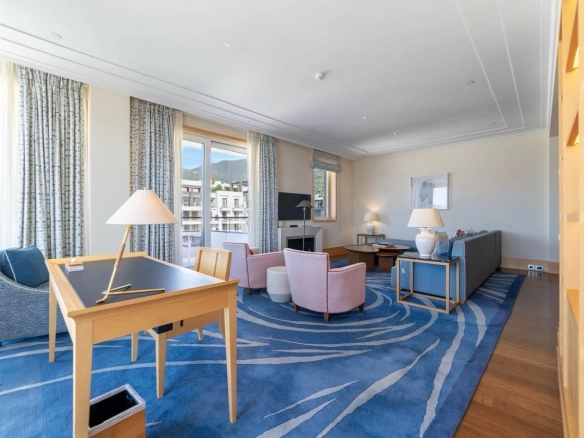 Trosoban stan 236 m² – Tivat — fotografija 5