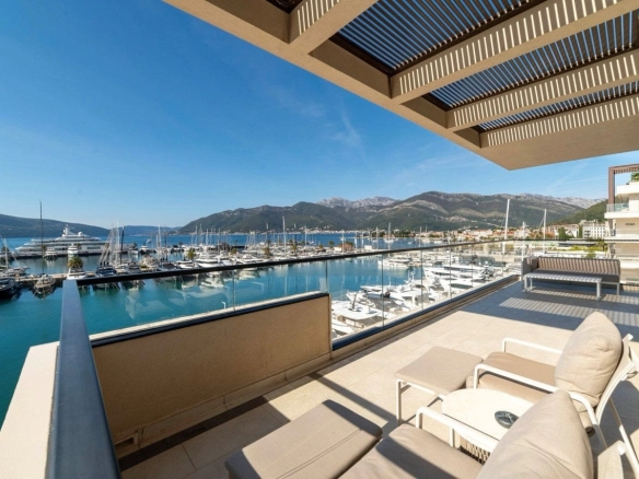 Trosoban stan 236 m² – Tivat — fotografija 18