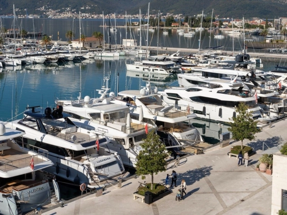 Trosoban stan 236 m² – Tivat — fotografija 19