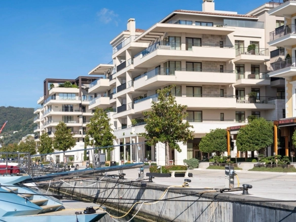 Trosoban stan 236 m² – Tivat — fotografija 20