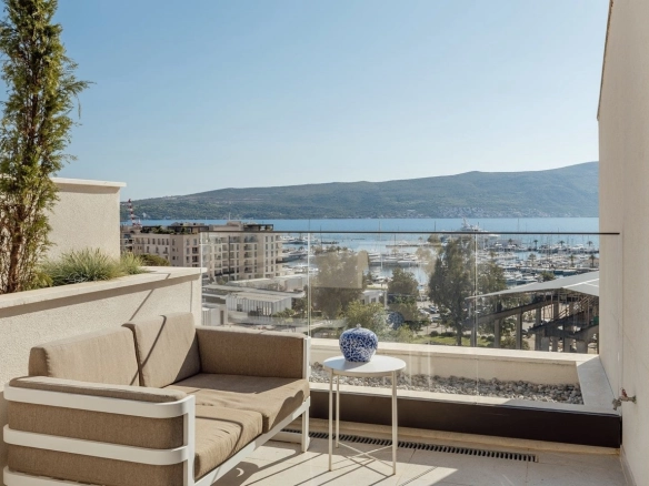 Dvosoban stan 179 m² – Tivat — fotografija 2