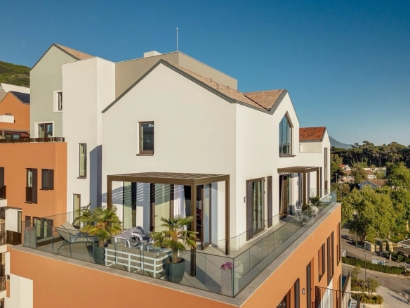 Dvosoban stan 179 m² – Tivat — fotografija 3