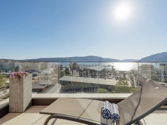 Dvosoban stan 179 m² – Tivat — fotografija 11