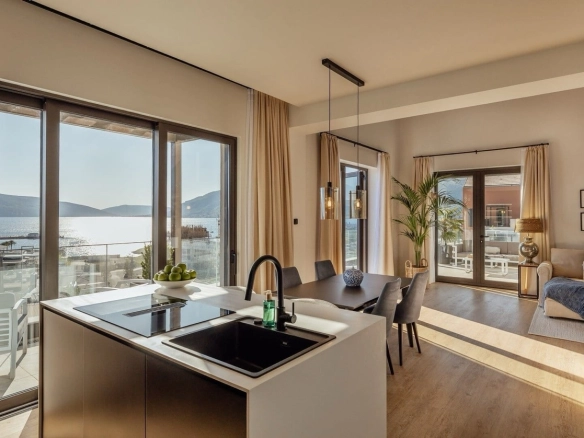 Dvosoban stan 179 m² – Tivat — fotografija 13