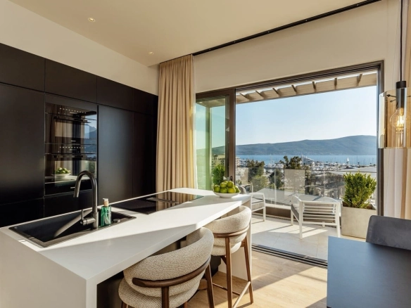 Dvosoban stan 179 m² – Tivat — fotografija 16