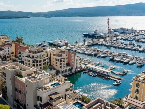 Trosoban stan 357 m² – Tivat — fotografija 2
