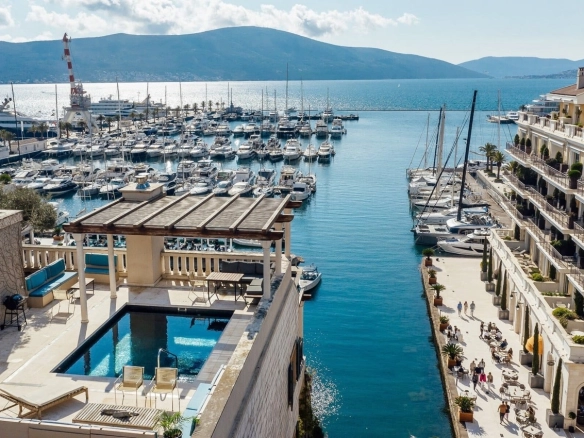 Trosoban stan 357 m² – Tivat — fotografija 3