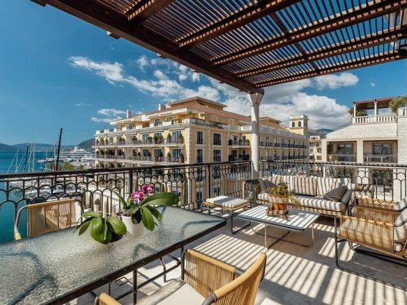 Trosoban stan 357 m² – Tivat — fotografija 5