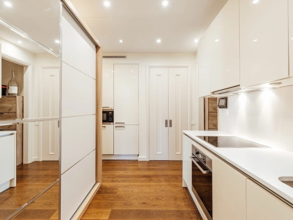 Trosoban stan 357 m² – Tivat — fotografija 17