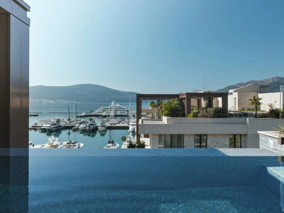Trosoban stan 437 m² – Tivat — fotografija 3