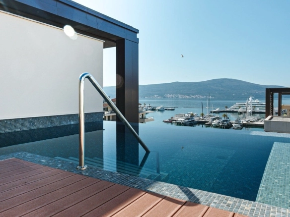 Trosoban stan 437 m² – Tivat — fotografija 4