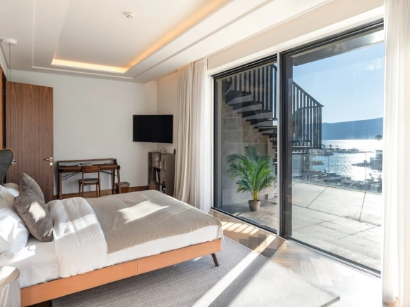 Trosoban stan 437 m² – Tivat — fotografija 12