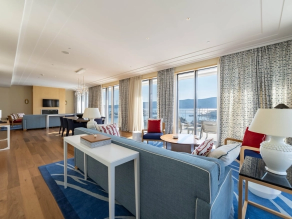 Trosoban stan 498 m² – Tivat — fotografija 5