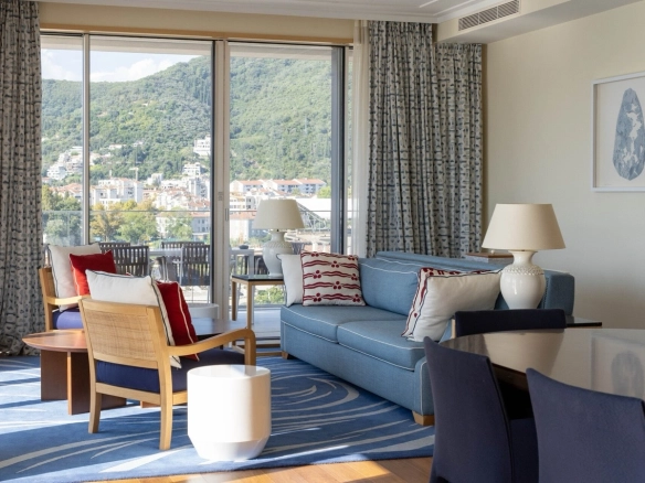 Trosoban stan 498 m² – Tivat — fotografija 8