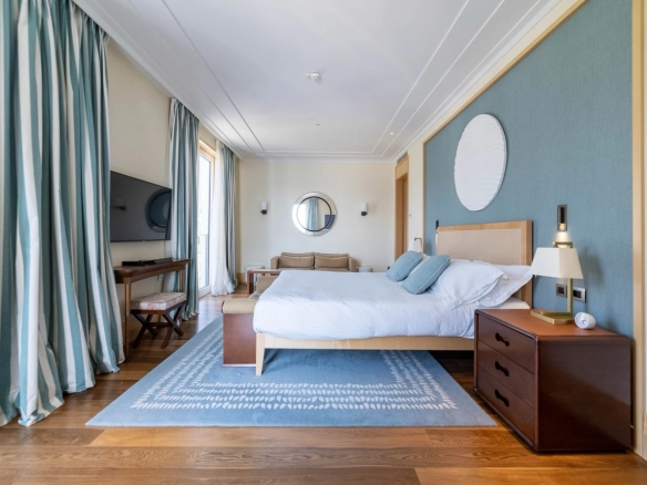 Trosoban stan 498 m² – Tivat — fotografija 17