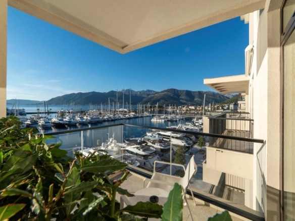 Dvosoban stan 140 m² – Tivat — fotografija 2