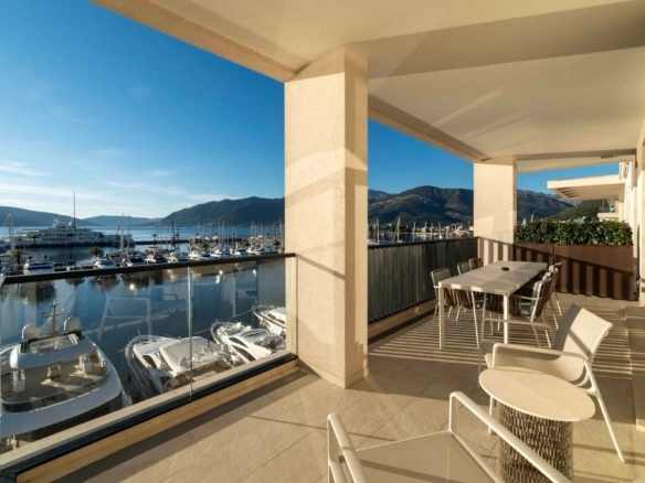 Dvosoban stan 140 m² – Tivat — fotografija 14