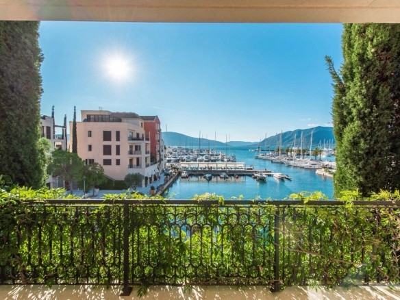 Dvosoban stan 152 m² – Tivat — fotografija 19