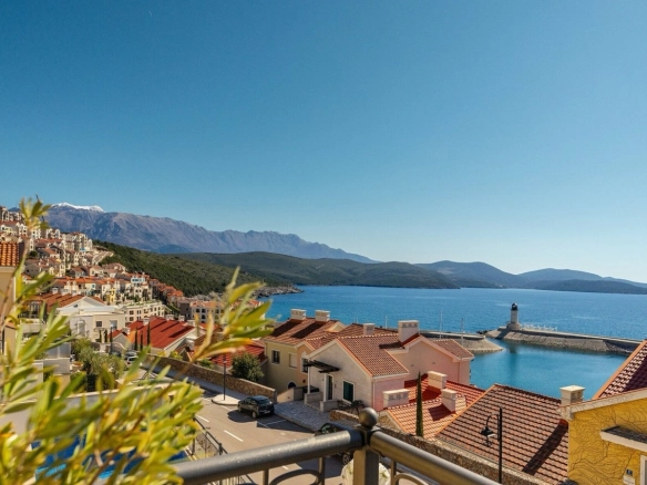 Dvosoban stan 130 m² – Radovići, Tivat — fotografija 2