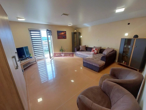 Dvosoban stan 90 m² – Tivat — fotografija 2