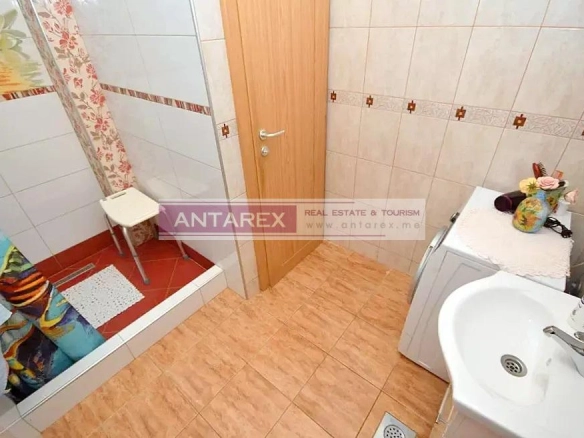Trosoban stan 120 m² – Đenovići, Herceg Novi — fotografija 4