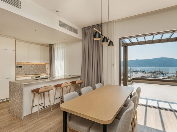 Trosoban stan 199 m² – Tivat — fotografija 5