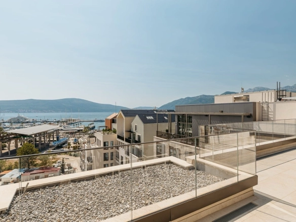 Trosoban stan 199 m² – Tivat — fotografija 15