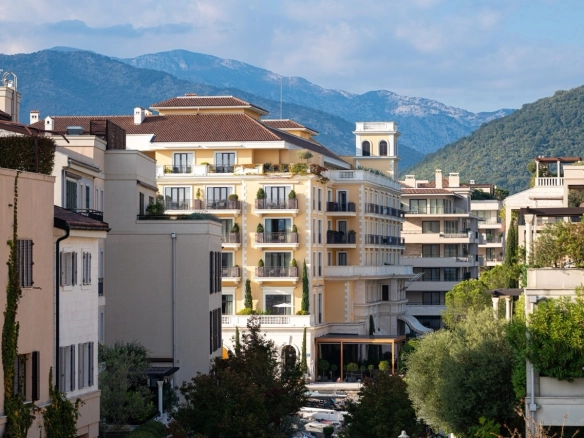 Trosoban stan 247 m² – Tivat — fotografija 11